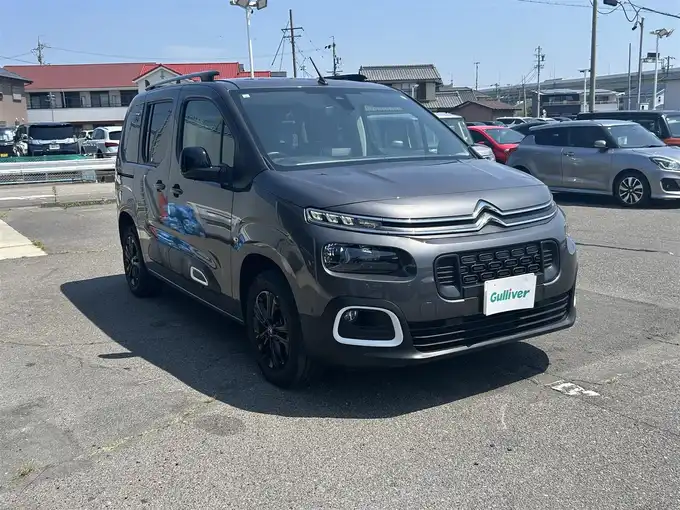 新着情報“ベルランゴシャイン ブルーHDi”2023年式グレー入荷しました！