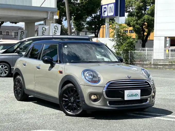 新着情報“ミニクーパー”2019年式エメラルドグレー入荷しました！