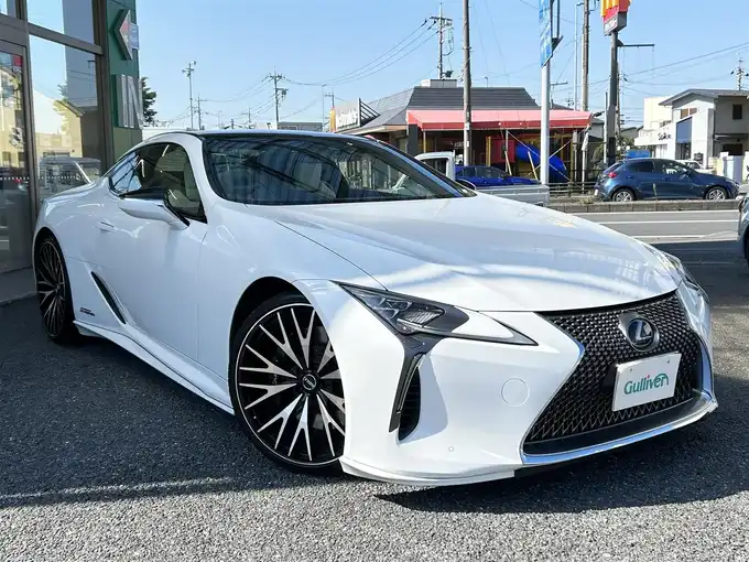 新着情報“ＬＣ500h Lパッケージ”2017年式ホワイトノーヴァガラスフレーク入荷しました！