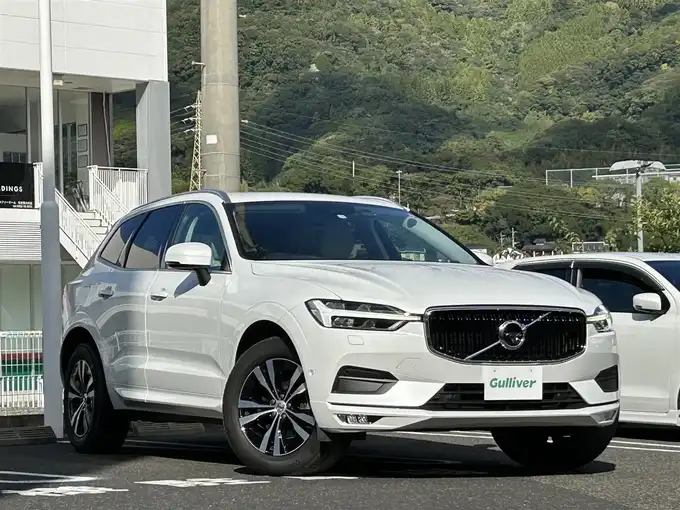 新着情報“ＸＣ６０D4 AWD モーメンタム”2019年式パール入荷しました！