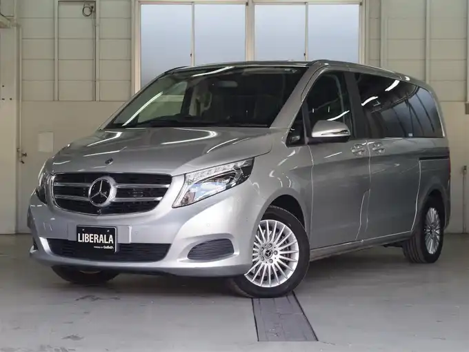 新着情報“ＶクラスV220d”2019年式シルバー入荷しました！