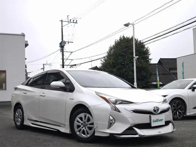 新着情報“プリウスS”2017年式ホワイトパールクリスタルシャイン入荷しました！