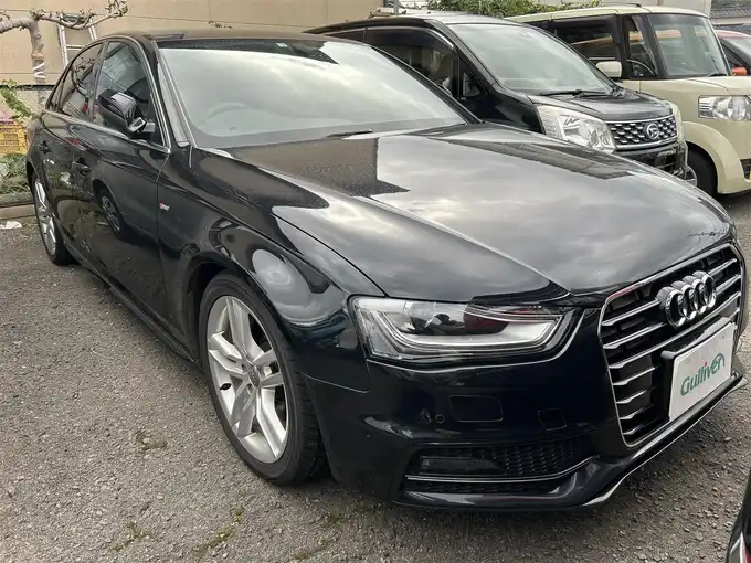 新着情報“Ａ４2．0TFSI”2012年式黒入荷しました！