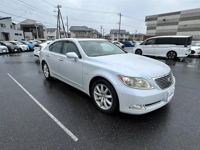 新着情報“ＬＳLS460 バージョンU Iパッケージ”2006年式ブルーイッシュパールクリスタルシャイン入荷しました！