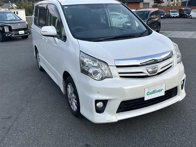 新着情報“ノアSi”2012年式ホワイトパールクリスタルシャイン入荷しました！