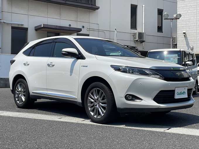 新着情報“ハリアーハイブリッドプレミアム”2015年式ホワイトパールクリスタルシャイン入荷しました！