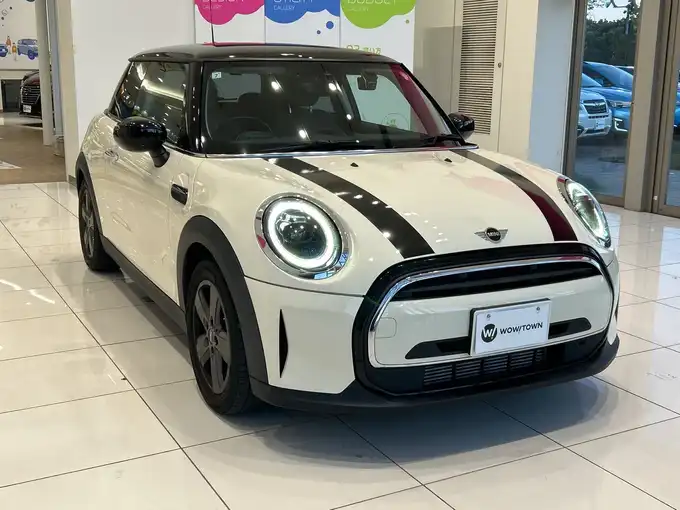 新着情報“ＭＩＮＩクーパー クラシック・トリム”2021年式アイボリー入荷しました！