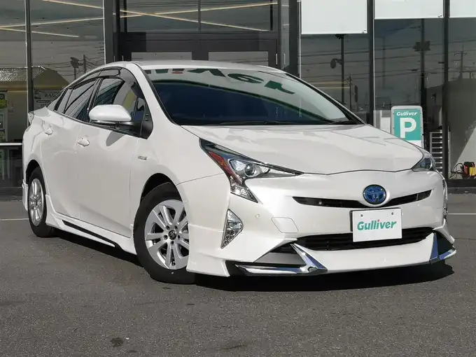 新着情報“プリウスSセーフティプラス”2016年式ホワイトパールクリスタルシャイン入荷しました！