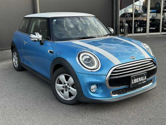 新着情報“ＭＩＮＩクーパー”2019年式青入荷しました！