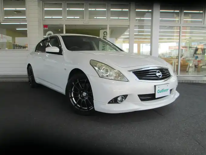 新着情報“スカイライン250GT”2010年式クリスタルホワイトパール入荷しました！