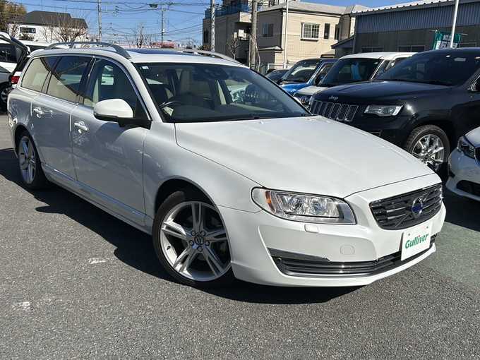 新着情報“Ｖ７０T5 クラシック”2016年式クリスタルホワイトP入荷しました！