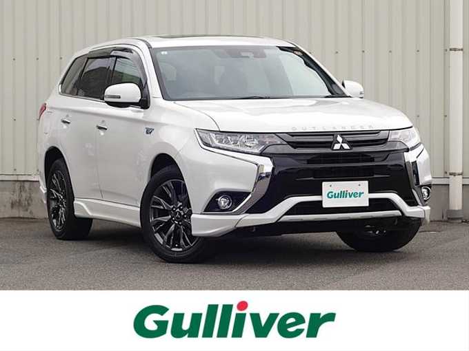 新着情報“アウトランダーＰＨＥＶSエディション”2017年式シルキーホワイト入荷しました！