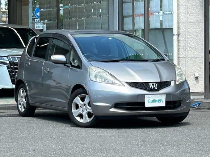新着情報“フィットスポーティエディション”2010年式ストームシルバーメタリック入荷しました！
