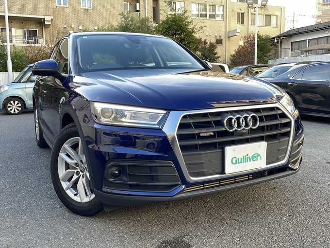 新着情報“Ｑ５2．0TFSIクワトロ スポーツ エアサスペンション装着車”2018年式紺入荷しました！