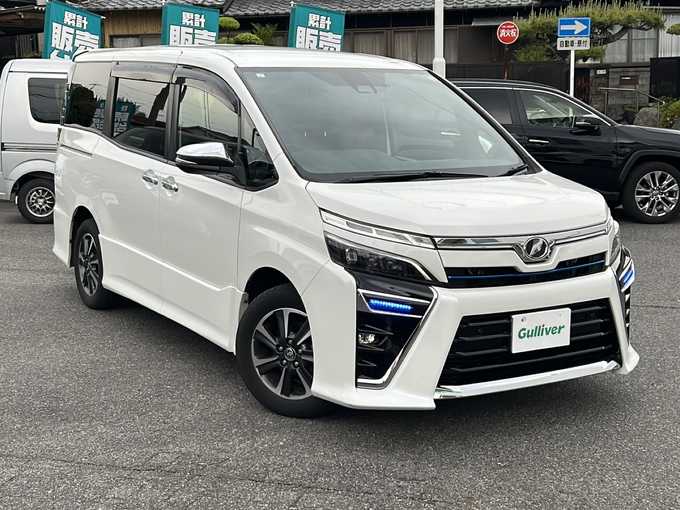 新着情報“ヴォクシーZS 煌Ⅱ”2019年式ホワイトパールクリスタルシャイン入荷しました！