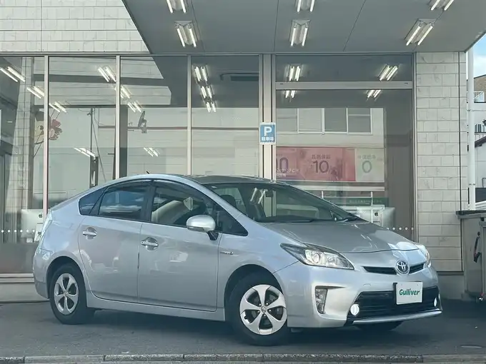 新着情報“プリウスS”2012年式シルバーM入荷しました！
