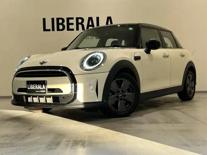 新着情報“ＭＩＮＩクーパー エッセンシャル・トリム”2021年式ペッパー・ホワイト入荷しました！