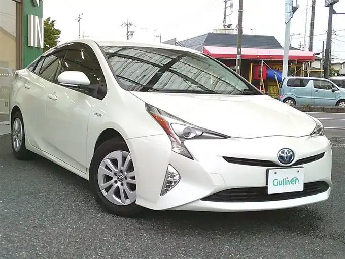 新着情報“プリウスS”2016年式ホワイトパールクリスタルシャイン入荷しました！