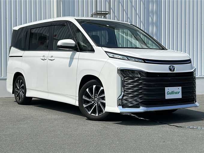 新着情報“ヴォクシーS－Z”2022年式ホワイトパールクリスタルシャイン入荷しました！