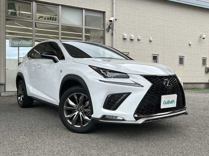 新着情報“ＮＸNX300 Fスポーツ”2021年式ホワイトノーヴァガラスフレーク入荷しました！