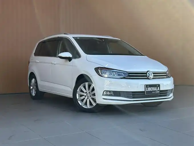 新着情報“ゴルフトゥーランTDI ハイライン”2019年式ピュアホワイト入荷しました！