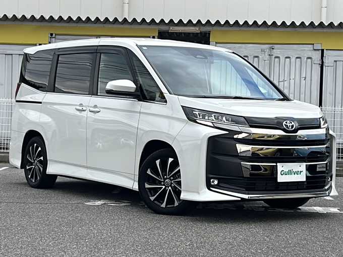 新着情報“ノアハイブリッドS－Z”2023年式ホワイトパールクリスタルシャイン入荷しました！