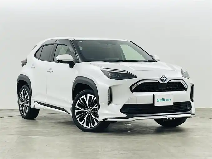 新着情報“ヤリスクロスハイブリッドZ”2023年式パール入荷しました！