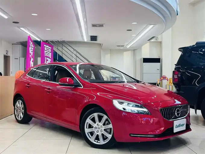 新着情報“Ｖ４０D4 インスクリプション”2017年式パッションレッド入荷しました！