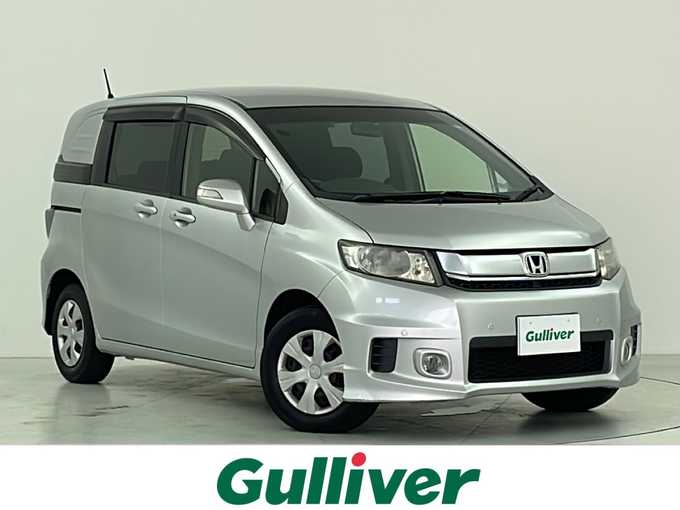 新着情報“フリードスパイクG ジャストセレクション”2015年式アラバスターシルバーメタリック入荷しました！