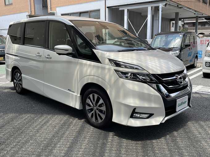 新着情報“セレナハイウェイスターG”2016年式ブリリアントホワイトパール入荷しました！