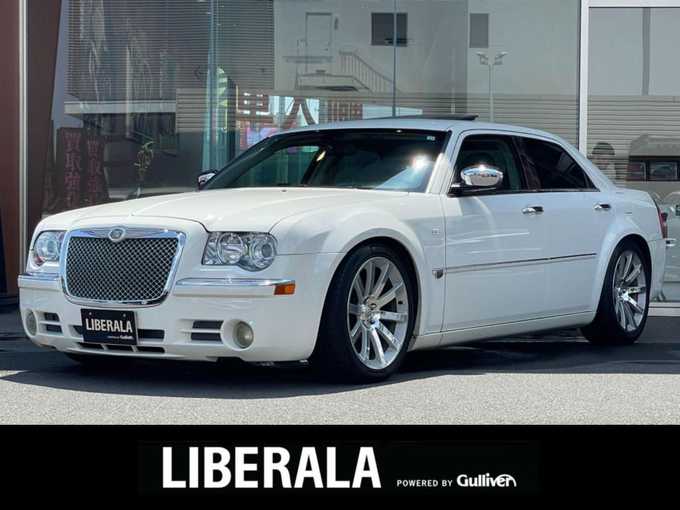新着情報“クライスラー・３００Ｃ5．7HEMI”2008年式白入荷しました！