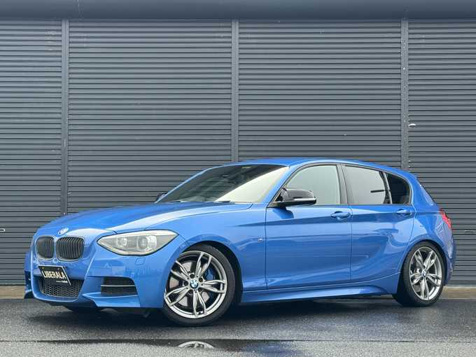 新着情報“１シリーズM135i”2014年式エストリル・ブルー入荷しました！