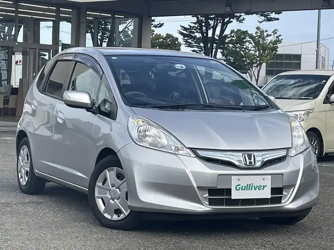新着情報“フィットハイブリッドハイブリッド”2012年式アラバスターシルバーメタリック入荷しました！