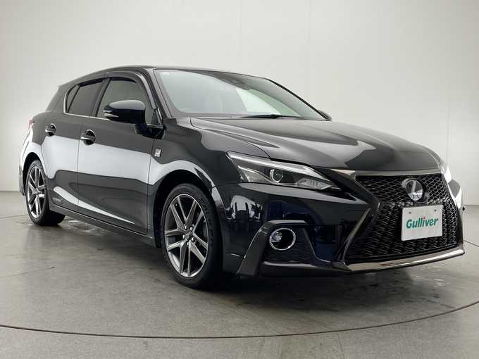 新着情報“ＣＴCT200h Fスポーツ”2017年式グラファイトブラックガラスフレーク入荷しました！