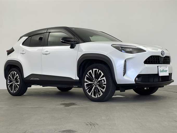 新着情報“ヤリスクロスハイブリッドZ”2024年式ブラックマイカ/プラチナホワイトパールマイカ入荷しました！