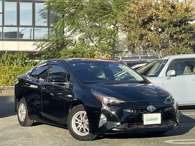 新着情報“プリウスSセーフティプラス”2017年式アティチュードブラックマイカ入荷しました！