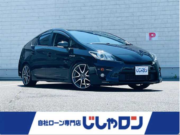 新着情報“プリウスSツーリングセレクション・G’s”2013年式ブラック入荷しました！