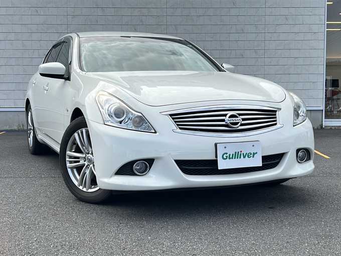 新着情報“スカイライン250GT”2012年式クリスタルホワイトパール入荷しました！