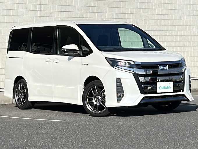 新着情報“ノアハイブリッドSi”2018年式ホワイトパールクリスタルシャイン入荷しました！