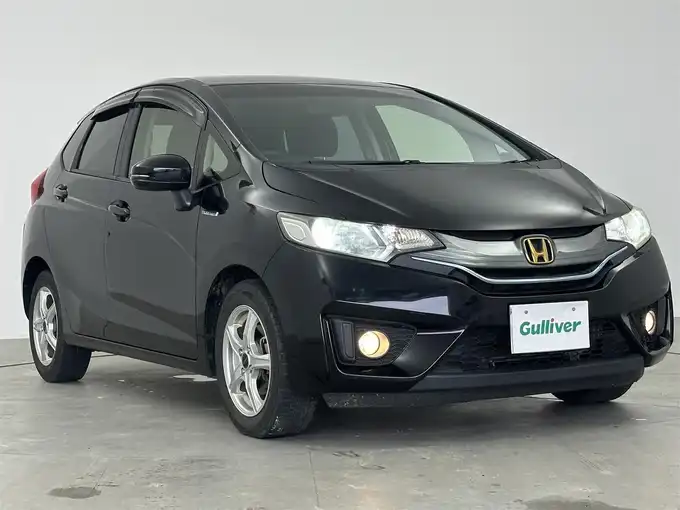 新着情報“フィットハイブリッドハイブリッド・Fパッケージ”2015年式クリスタルブラックパール入荷しました！