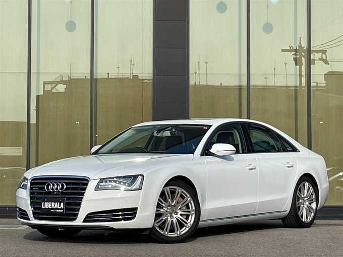 新着情報“Ａ８4．0TFSIクワトロ”2014年式グレイシアホワイトメタリック入荷しました！
