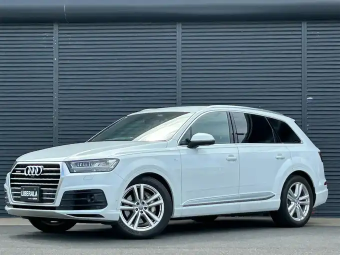 新着情報“Ｑ７3．0TFSIクワトロアダプティブエアサスペンション仕様”2018年式グレイシアホワイトメタリック入荷しました！