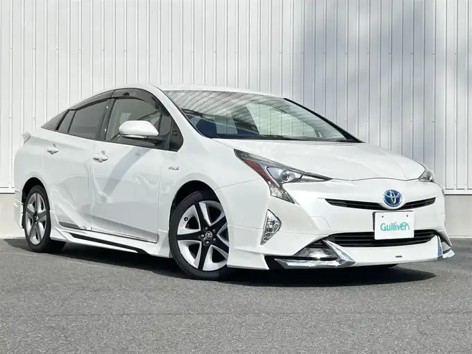 新着情報“プリウスSツーリングセレクション”2018年式ホワイトパールクリスタルシャイン入荷しました！