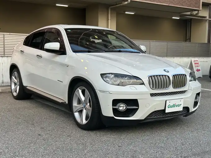 新着情報“Ｘ６xDrive 50i”2011年式アルピンホワイトⅢ入荷しました！