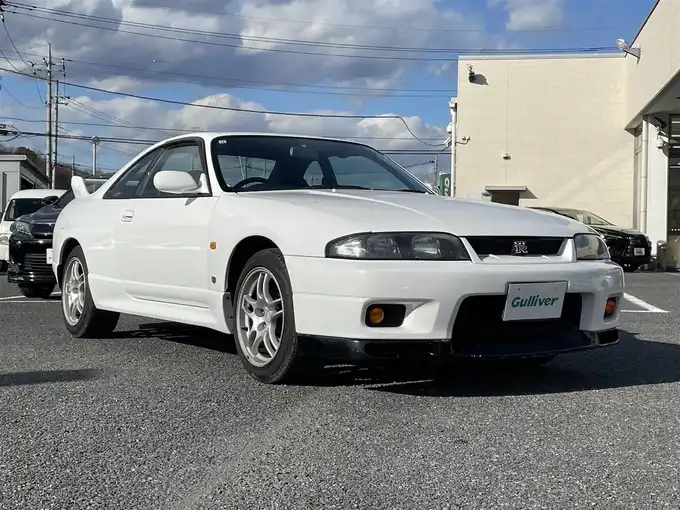 新着情報“スカイラインGT－R”1995年式ホワイト入荷しました！