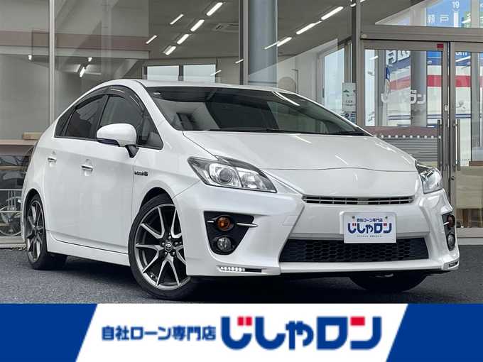 新着情報“プリウスSツーリングセレクション・G’s”2013年式ホワイトパールクリスタルシャイン入荷しました！