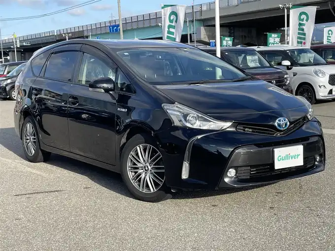 新着情報“プリウスαS”2015年式黒入荷しました！