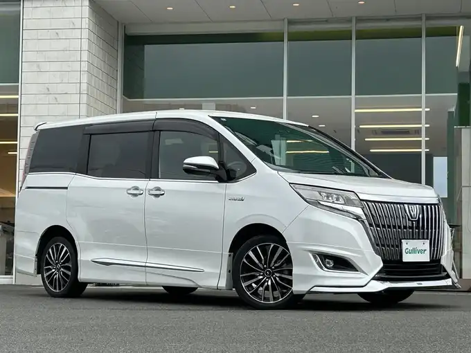 新着情報“エスクァイアハイブリッドGi”2018年式ホワイトパールクリスタルシャイン入荷しました！