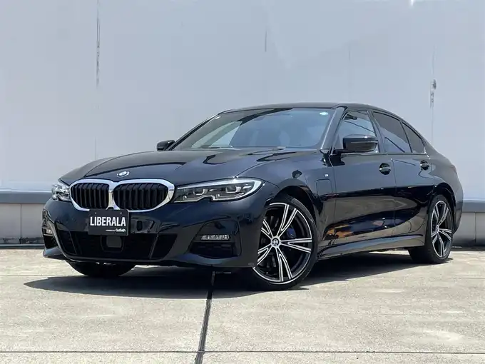 新着情報“３シリーズ330e Mスポーツ”2020年式黒入荷しました！