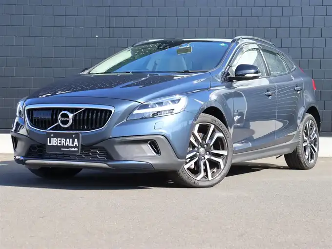 新着情報“Ｖ４０クロスカントリー T5 AWD クラシックエディション”2019年式デニムブルーメタリック入荷しました！